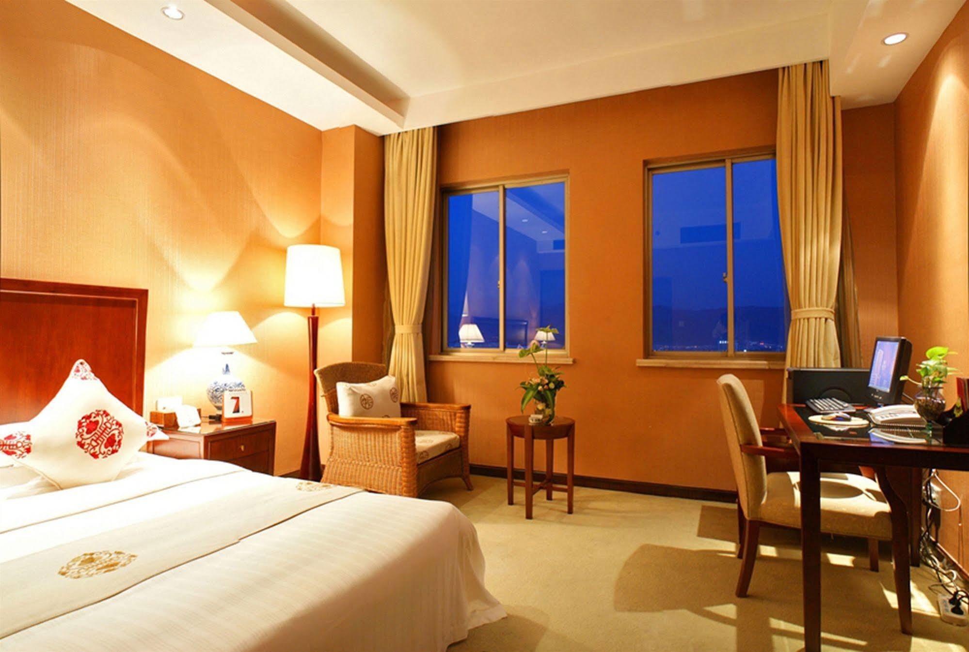 Yiwu Yi He Hotel Bagian luar foto